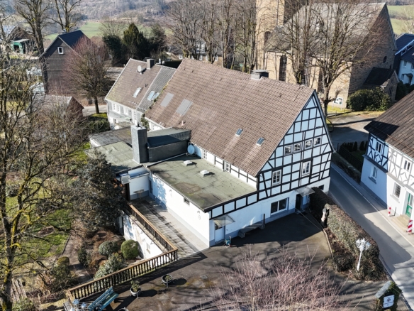Historisches Baudenkmal und Freiflächen zur gewerblichen oder privaten Nutzung