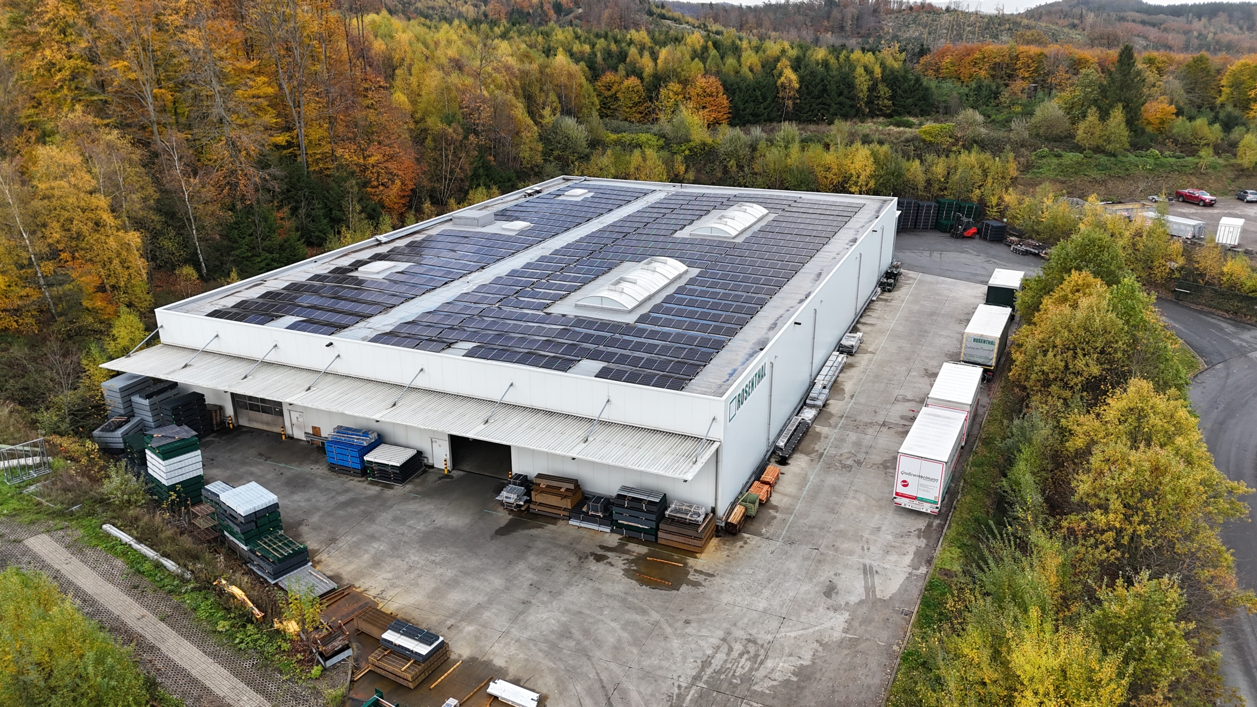default Hochwertige Produktions- und Lagerhalle mit ca. 2400m ²